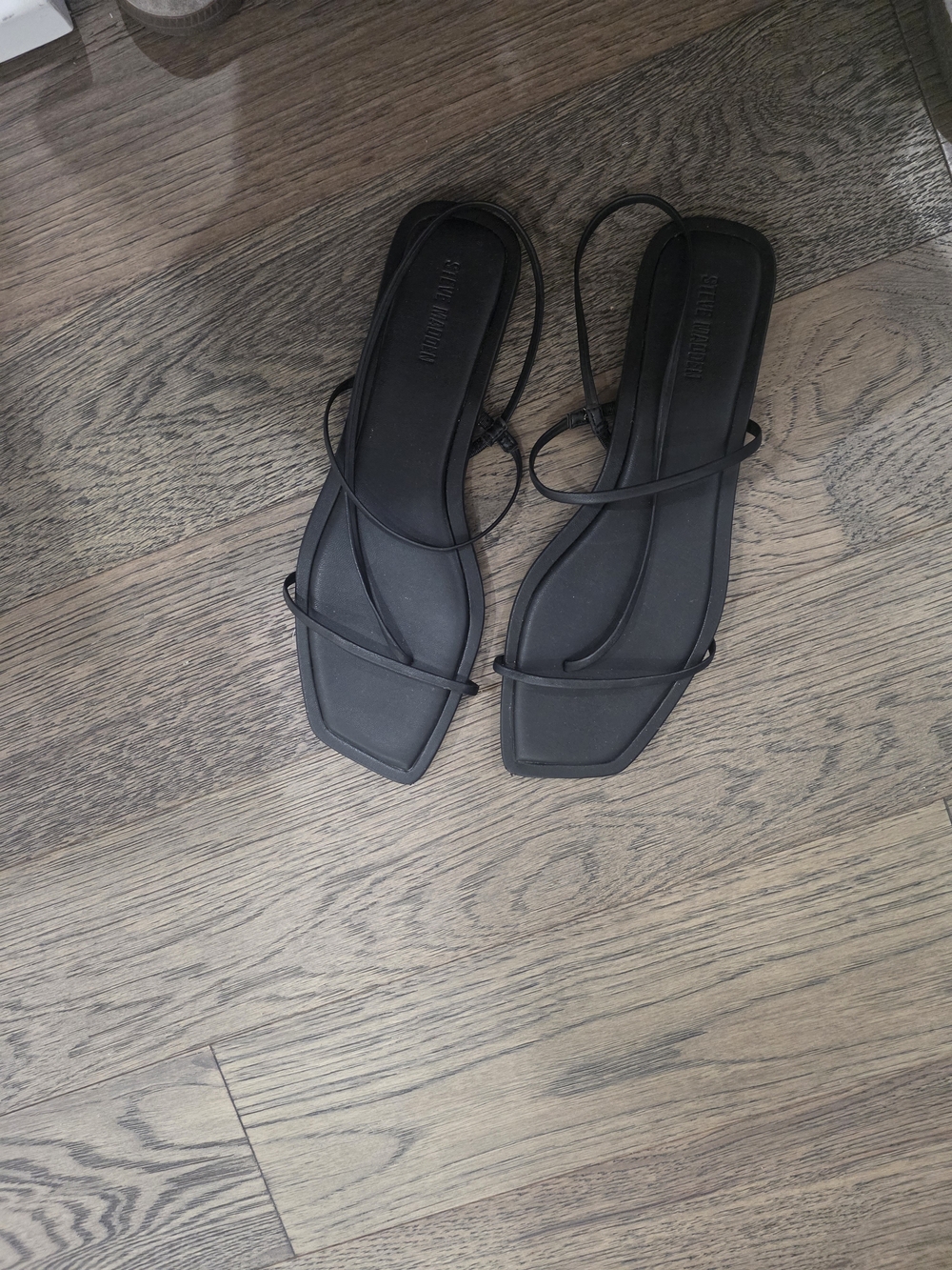 Minimal Strappy Square-Toe Sandals - Black